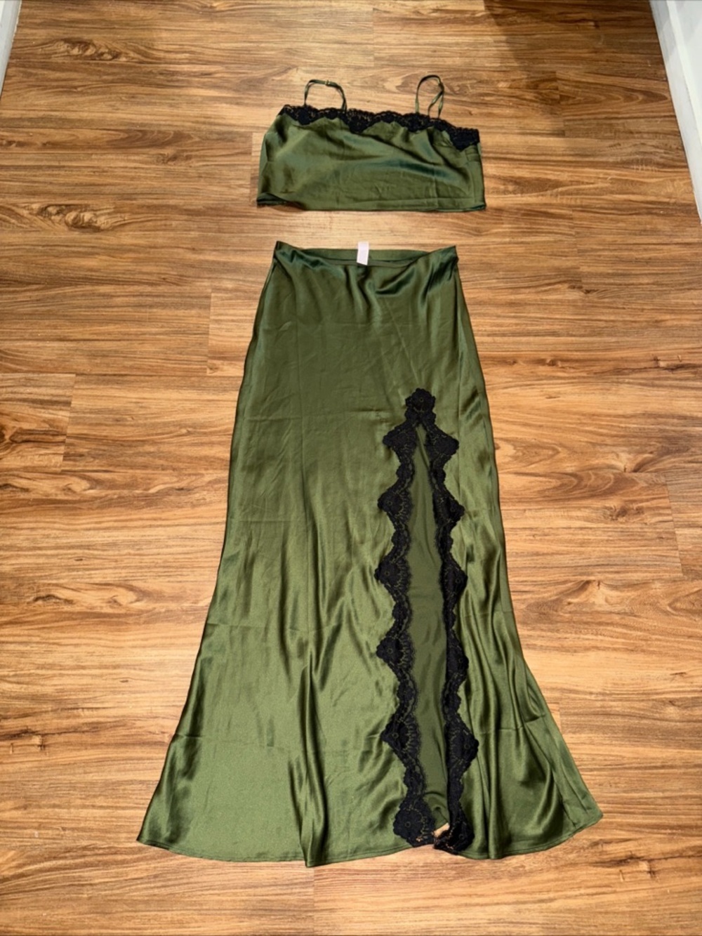 Victoria's Secret 2 Piece Set Satin Green Crop Slip Black Lace Size M